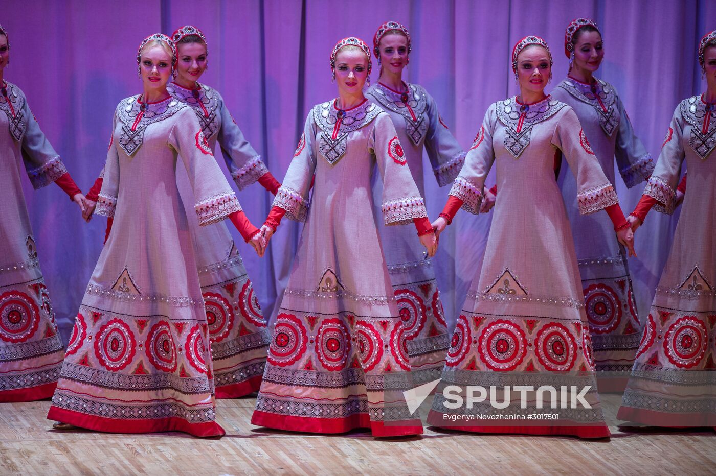 Nadezhda Babkina's Beryozka ensemble