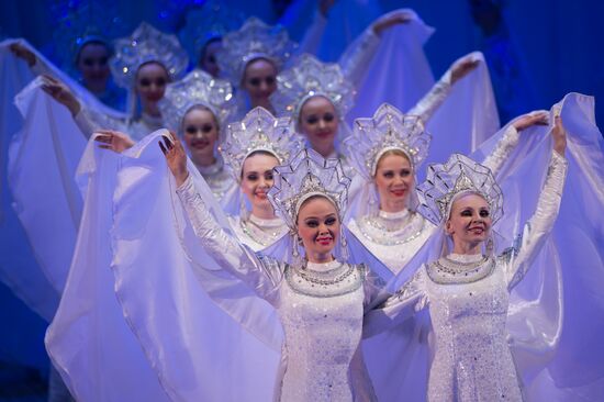 Nadezhda Babkina's Beryozka ensemble