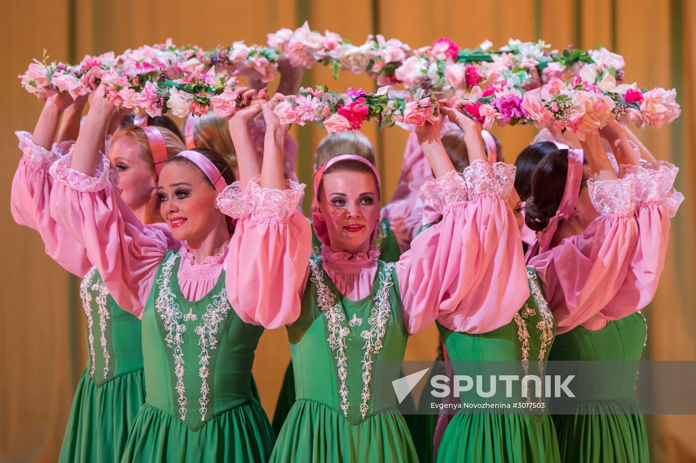 Nadezhda Babkina's Beryozka ensemble