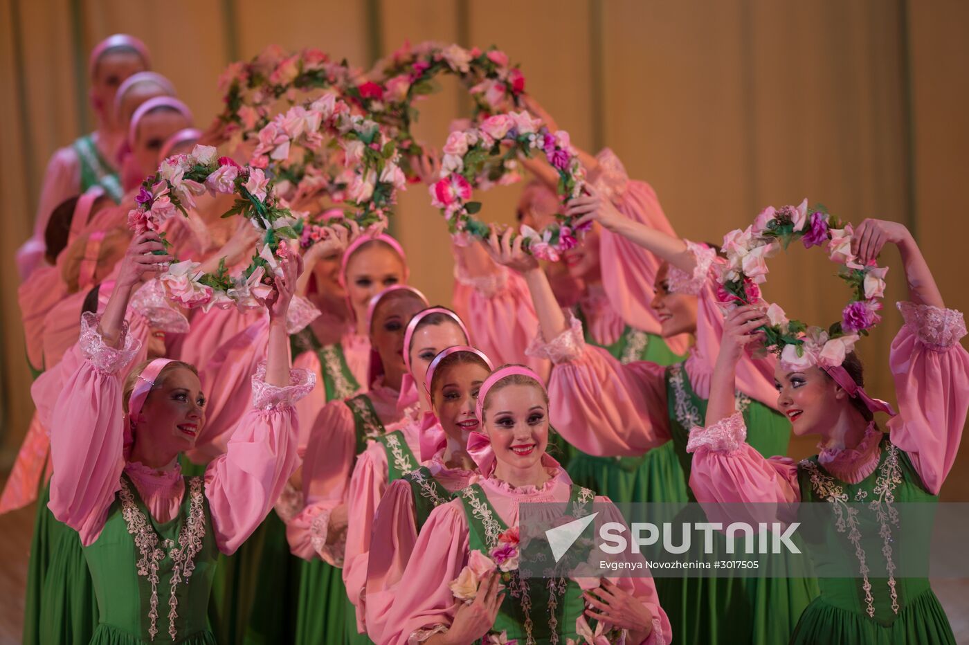 Nadezhda Babkina's Beryozka ensemble