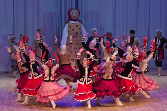 Nadezhda Babkina's Beryozka ensemble