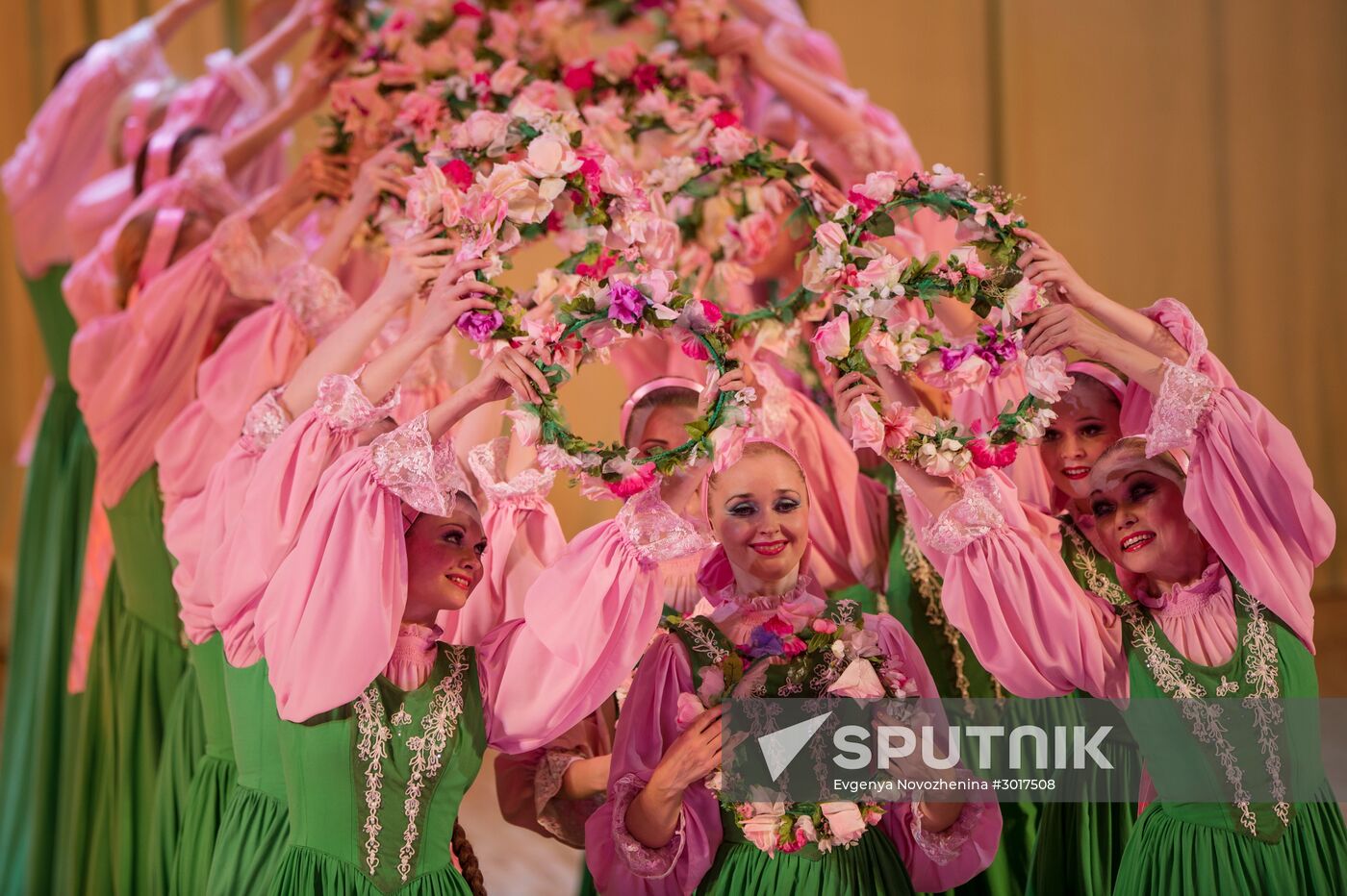 Nadezhda Babkina's Beryozka ensemble