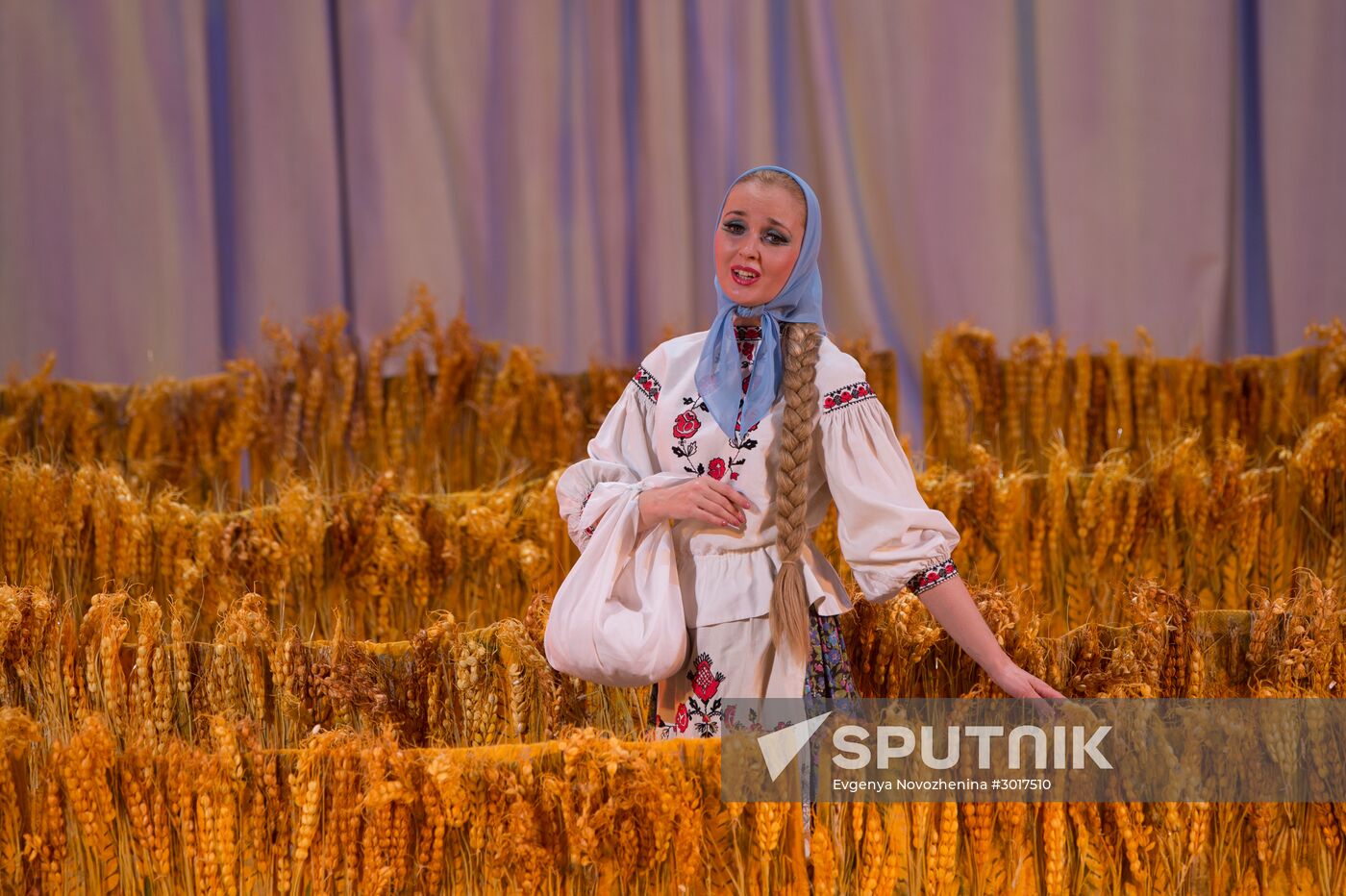 Nadezhda Babkina's Beryozka ensemble