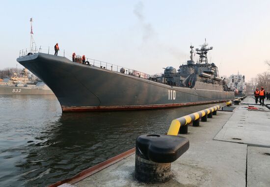 Ceremonial greetings for Aleksandr Shabalin landing ship