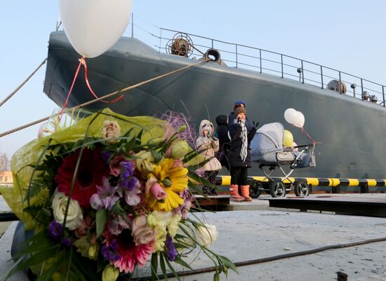 Ceremonial greetings for Aleksandr Shabalin landing ship
