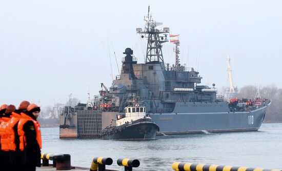 Ceremonial greetings for Aleksandr Shabalin landing ship