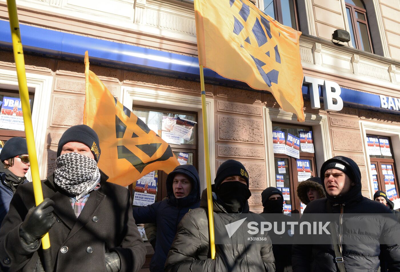 Radicals picket Russian bank branches in Kiev
