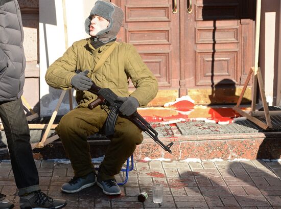 Radicals picket Russian bank branches in Kiev