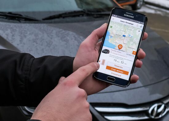 Launching delimobil carsharing service in St.Petersburg