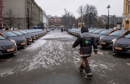 Launching delimobil carsharing service in St.Petersburg