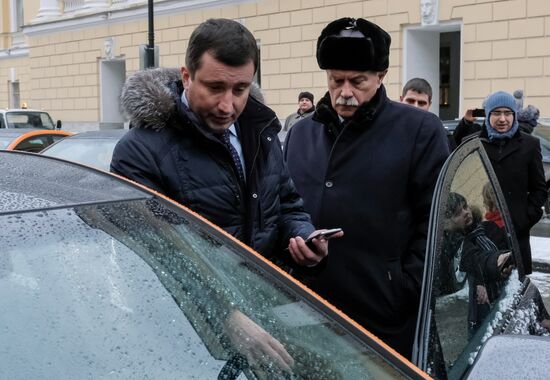 Launching delimobil carsharing service in St.Petersburg