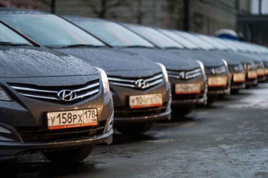 Launching delimobil carsharing service in St.Petersburg