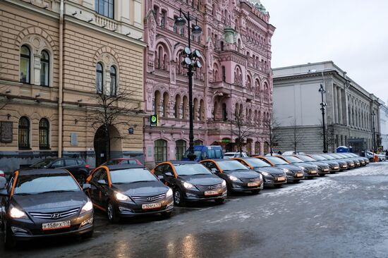 Launching delimobil carsharing service in St.Petersburg
