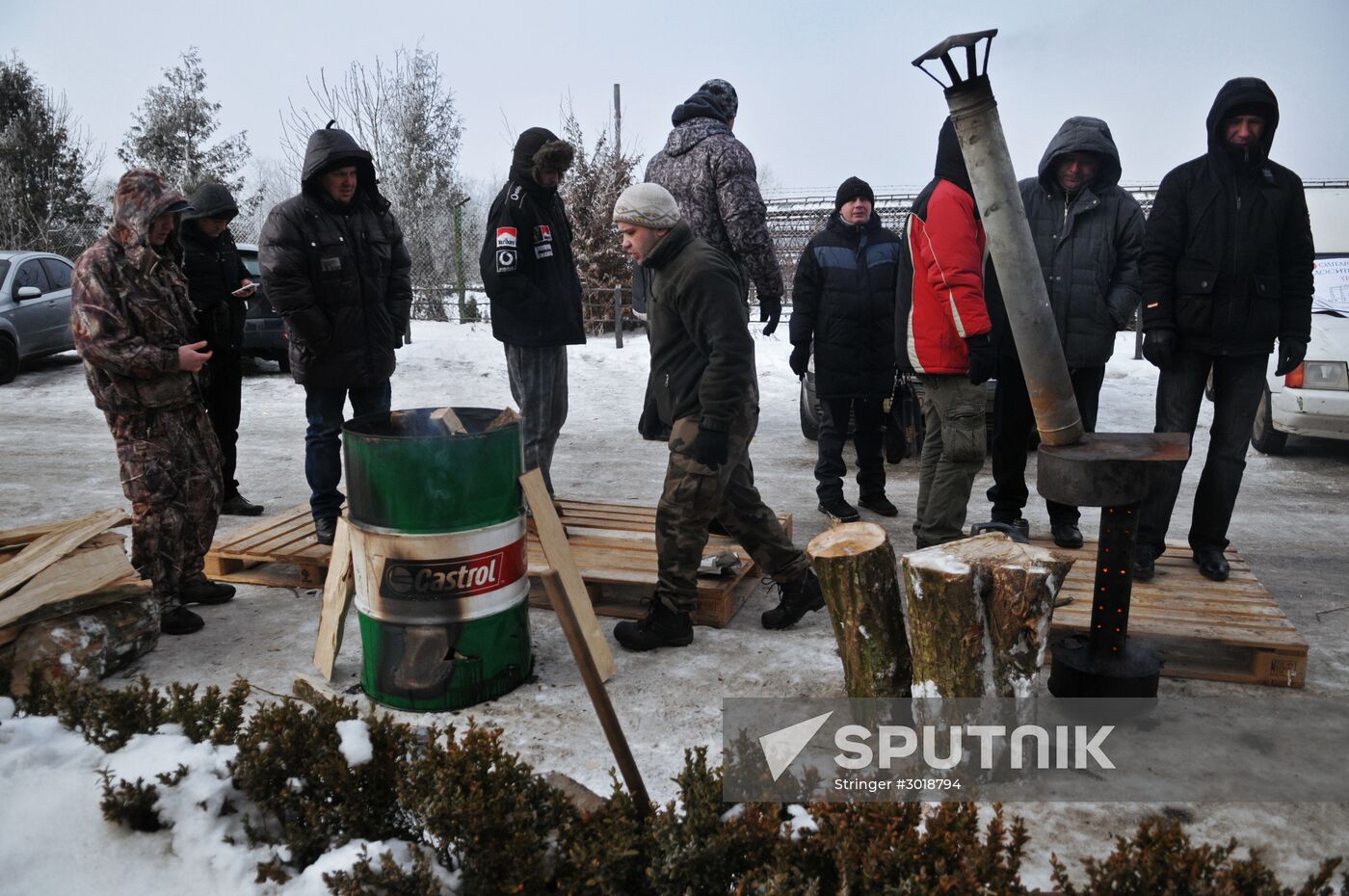 People protest oligarchs' control over power-industry facilities in Ukraine