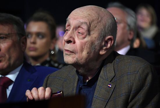 Lenkom Theater marks 90 years