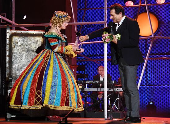 Lenkom Theater marks 90 years