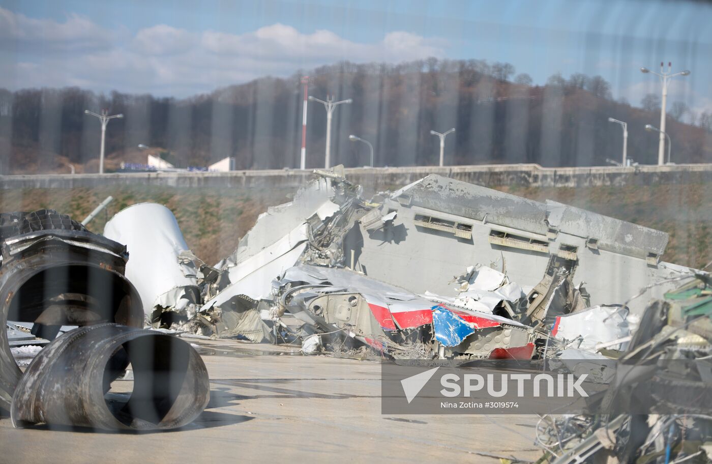 Search for wreckage of Defense Ministry's Tu-154 continues in Sochi