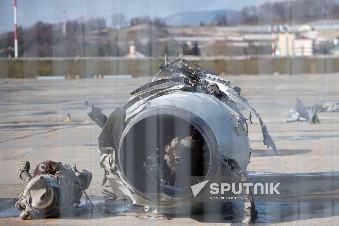 Search for wreckage of Defense Ministry's Tu-154 continues in Sochi