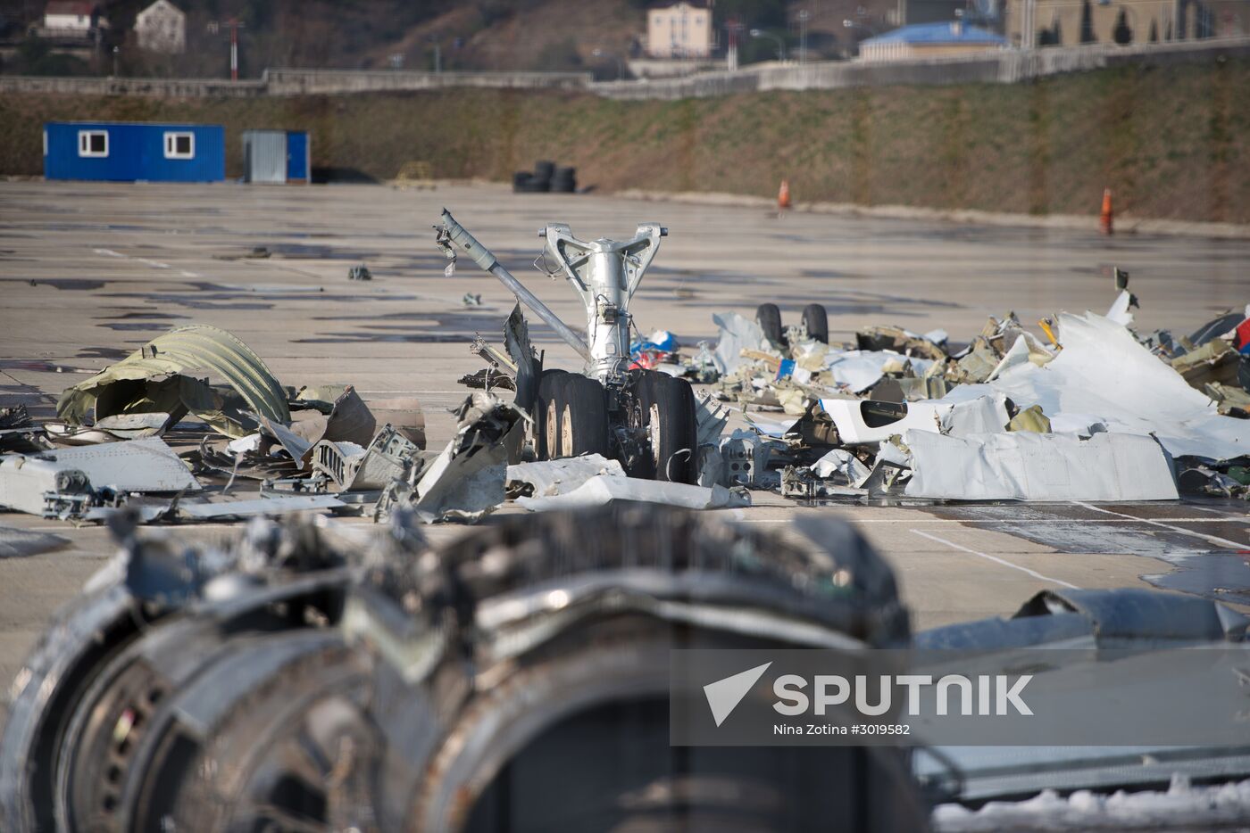 Search for wreckage of Defense Ministry's Tu-154 continues in Sochi