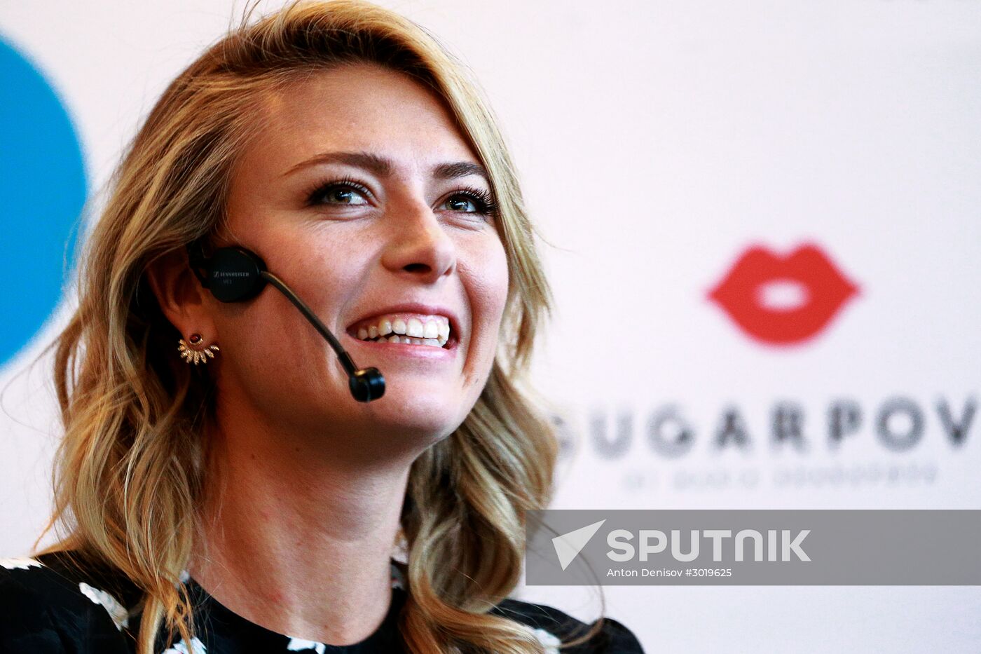 Maria Sharapova presents Yota company's new projects