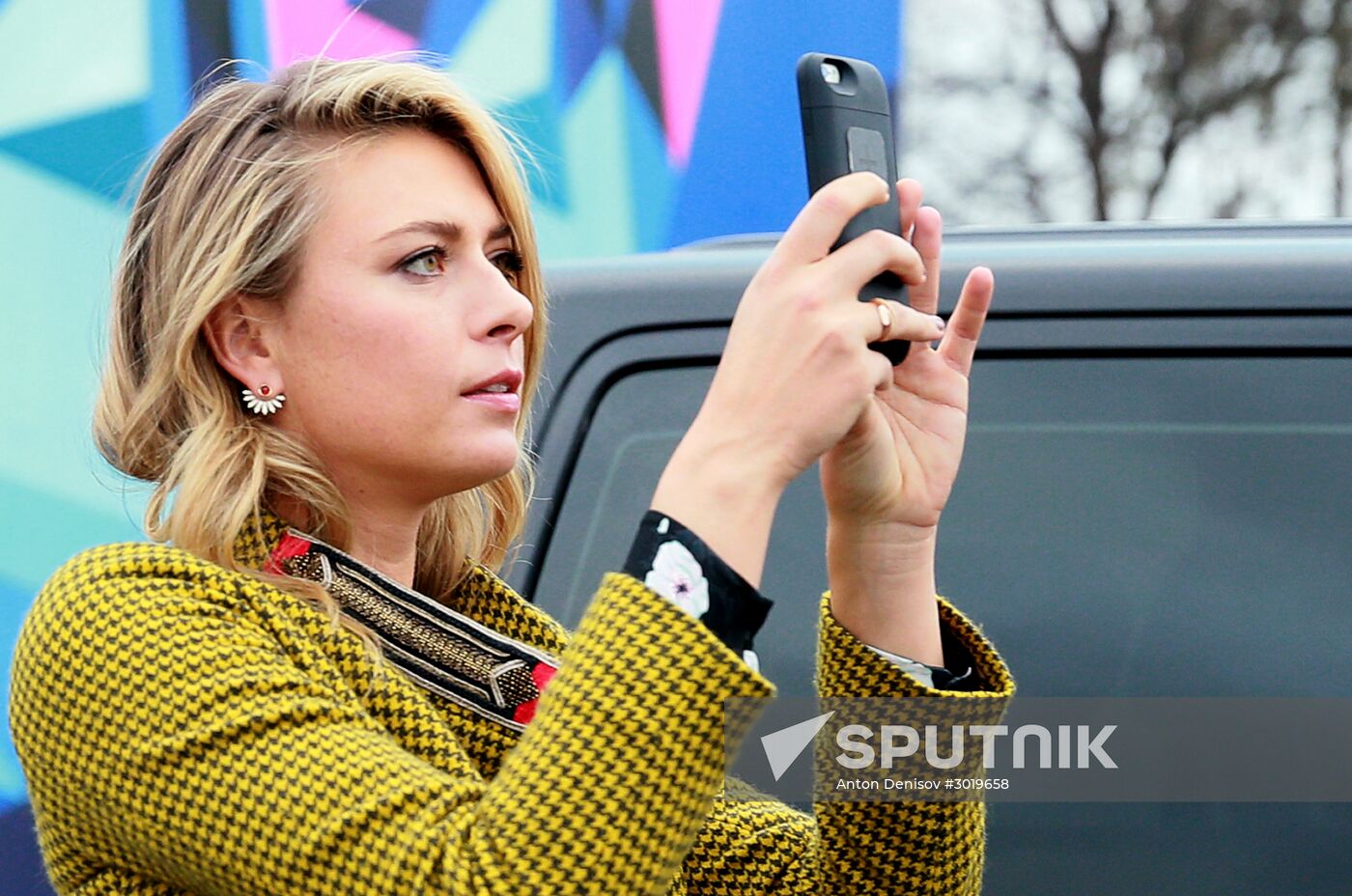 Maria Sharapova presents Yota company's new projects