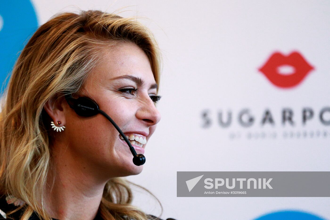 Maria Sharapova presents Yota company's new projects
