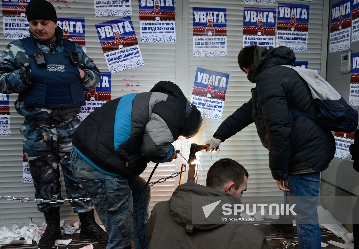 Radicals stage protest events at branches of Russian banks in Kiev