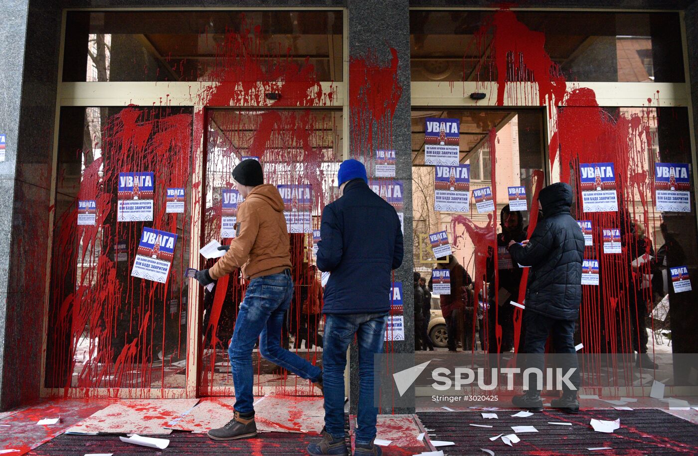 Radicals action at Russian banks branches in Kyiv