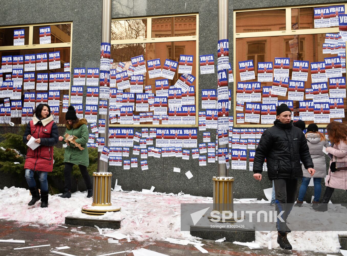 Radicals action at Russian banks branches in Kyiv