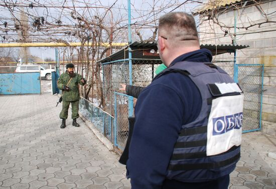 Aftermath of shelling of Kominternove in Donetsk region
