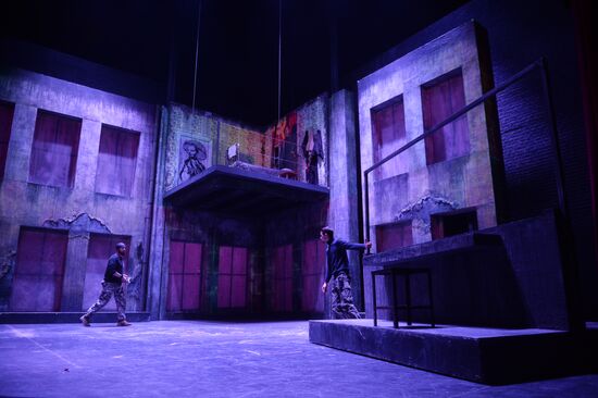 Tour to Crime and Punishment show backstage