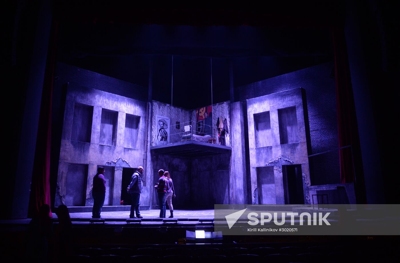 Tour to Crime and Punishment show backstage