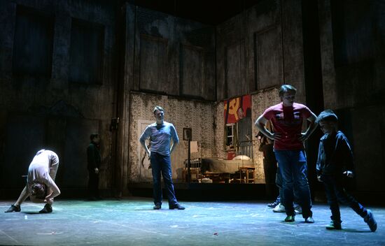 Tour to Crime and Punishment show backstage