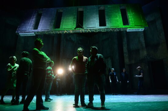 Tour to Crime and Punishment show backstage