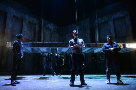 Tour to Crime and Punishment show backstage