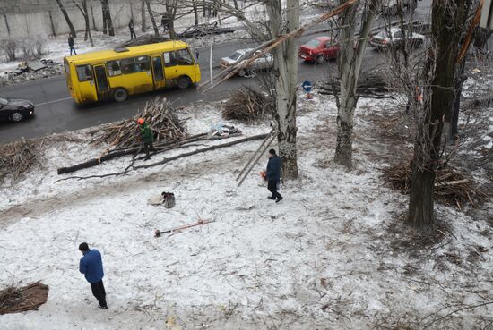 Aftermath of last night's shelling in Donetsk