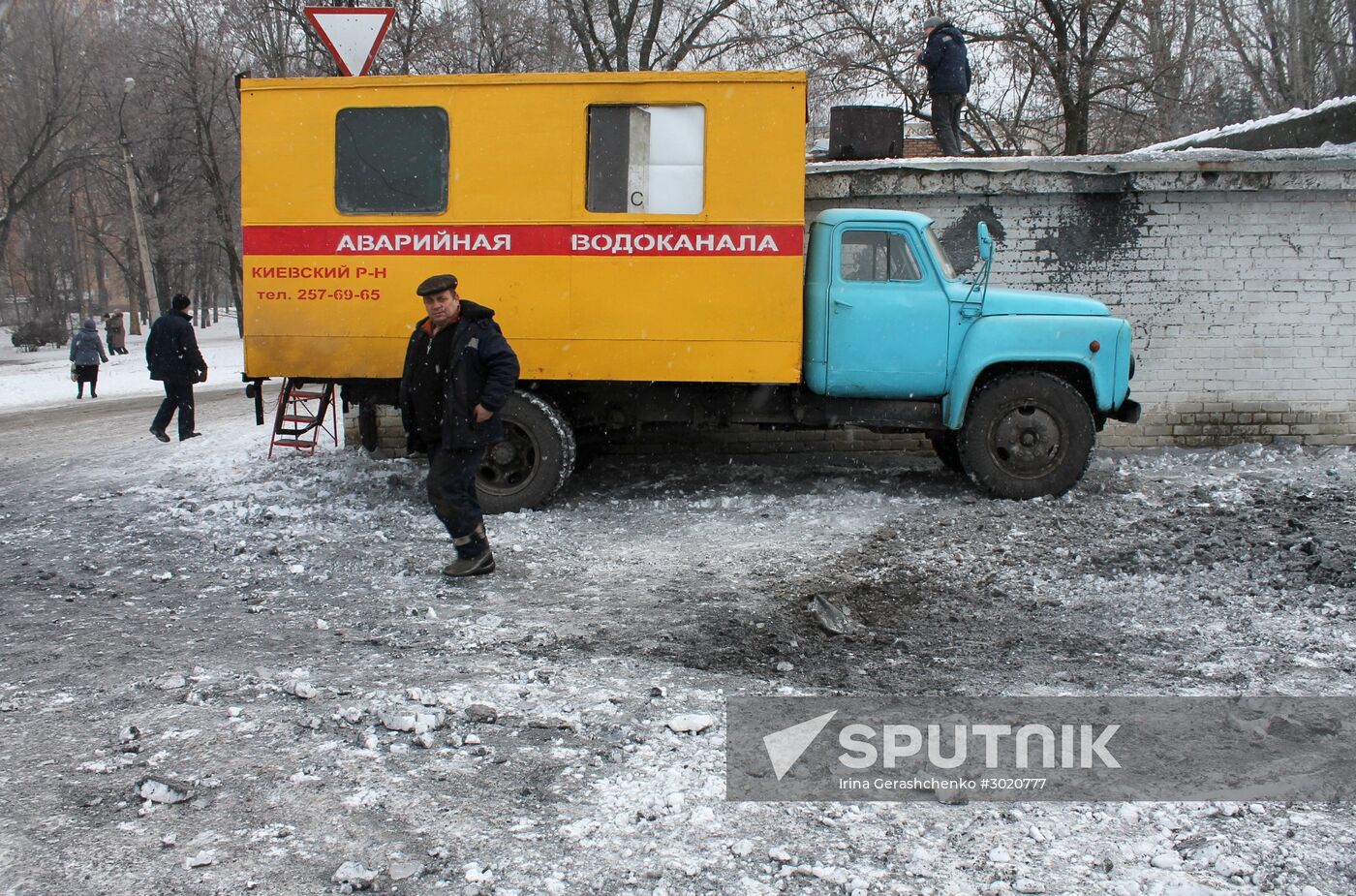 Aftermath of last night's shelling in Donetsk