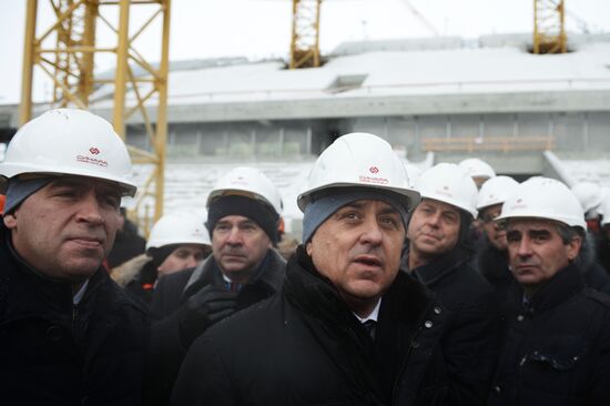 Vitaly Mutko visits Central Stadium modernization project in Yekaterinburg