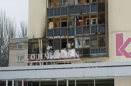 Aftermath of last night's shelling in Donetsk