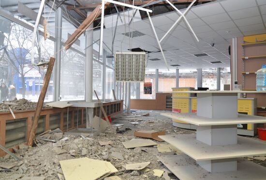 Aftermath of last night's shelling in Donetsk