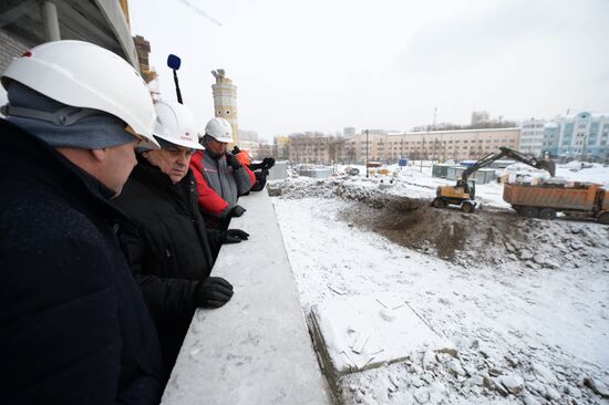 Vitaly Mutko visits Central Stadium modernization project in Yekaterinburg
