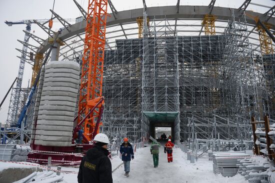 Vitaly Mutko visits Central Stadium modernization project in Yekaterinburg