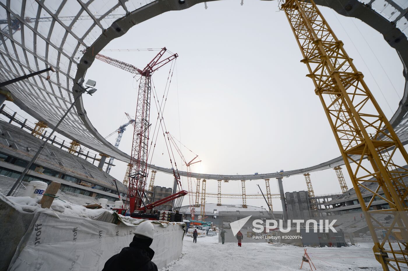 Vitaly Mutko visits Central Stadium modernization project in Yekaterinburg