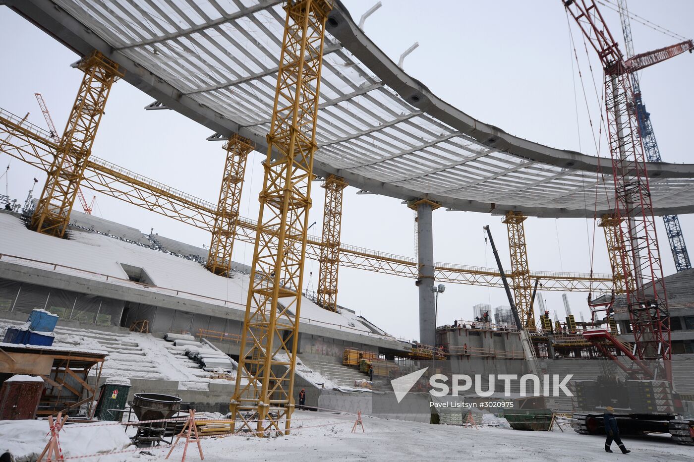 Vitaly Mutko visits Central Stadium modernization project in Yekaterinburg