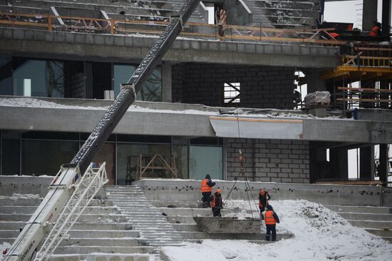 Vitaly Mutko visits Central Stadium modernization project in Yekaterinburg