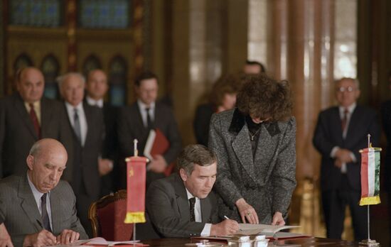 Nikolai Ryzhkov's visit to Hungary