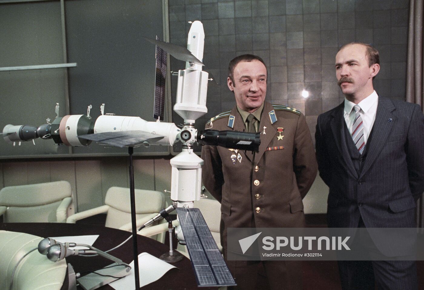 Cosmonauts Gennady Manakov and Alexander Poleshchuk