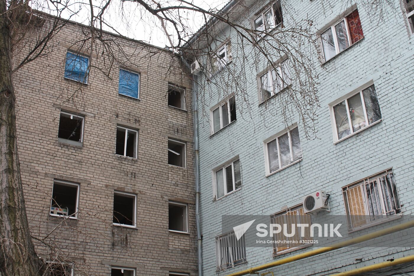Aftermath of last night's shelling in Donetsk