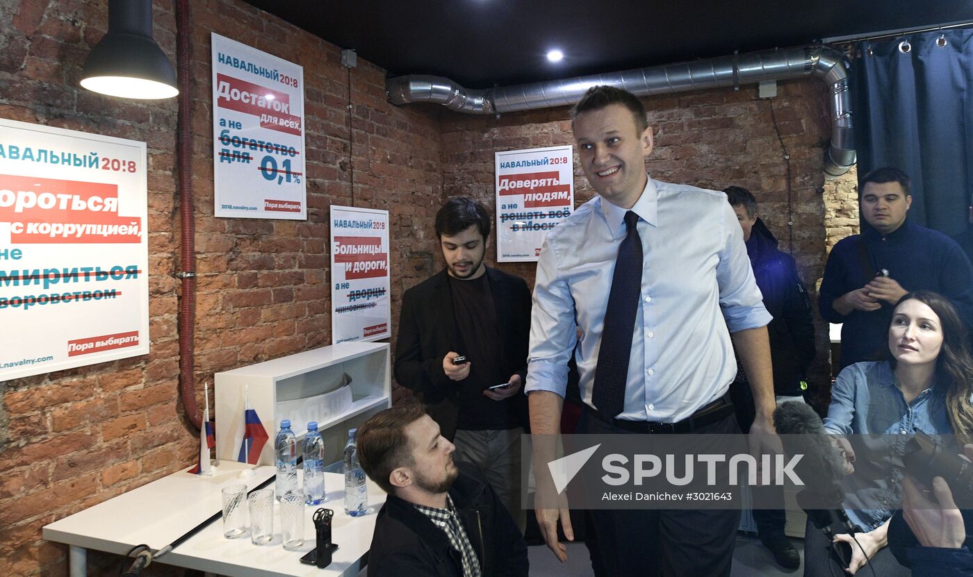 Russian presidential candidate Navalny's election headquarters open in St. Petersburg