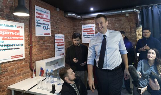 Russian presidential candidate Navalny's election headquarters open in St. Petersburg